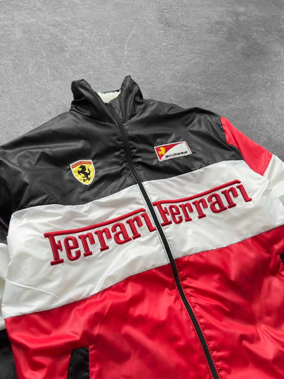 Ferrari Çift Taraflı Mont 4